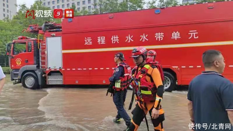 陕西公羊救援队|危急！郑州一家四口被困车中，陕西救援队来了……