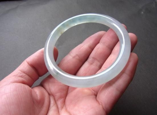 20年前用手镯换一壶,结果手镯拍了860万,夫妻鉴定后情绪不稳