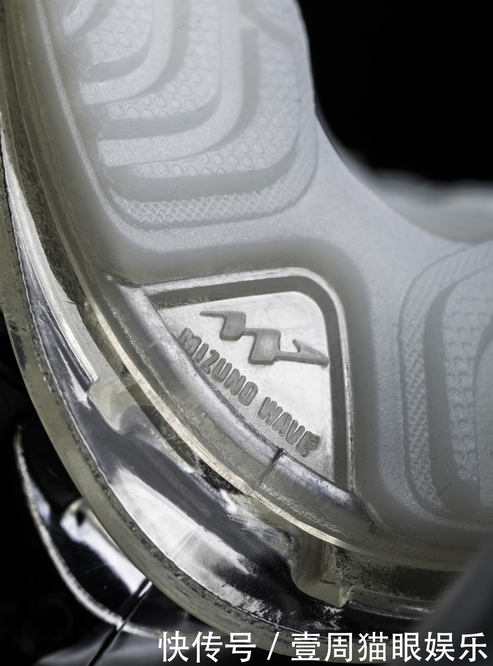 近期「最限量球鞋」就是它!潮流「性感大师」联名