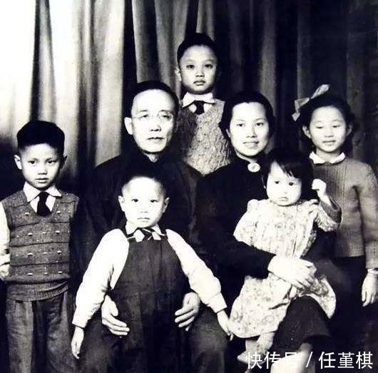 郭沫若去世后,妻子整理遗物时发现几封书信,看后便上吊自杀