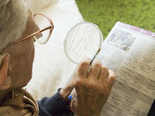 老花眼|老中医绝学“一根手指”能养生,恢复视力不老花,效果立竿见影