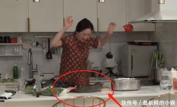 看清|咸素媛下厨被陈华嫌弃,看清她的做菜方式,其他嘉宾都懵了