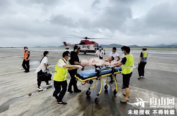 起飞|舟山网·大海网：小伙颅内出血情况危急，台风天，一架直升机为他起飞