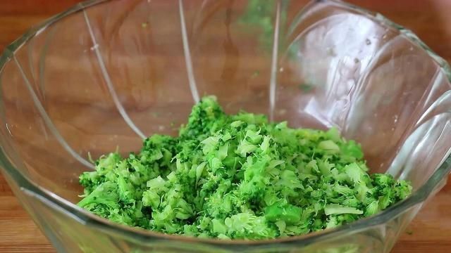 西兰花不再炒着吃，加1根胡萝卜，我家天天吃，全家都爱吃