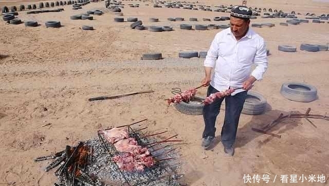 烤串|这才是真正的烤串,10个人都没吃完一串,老板真是实在!