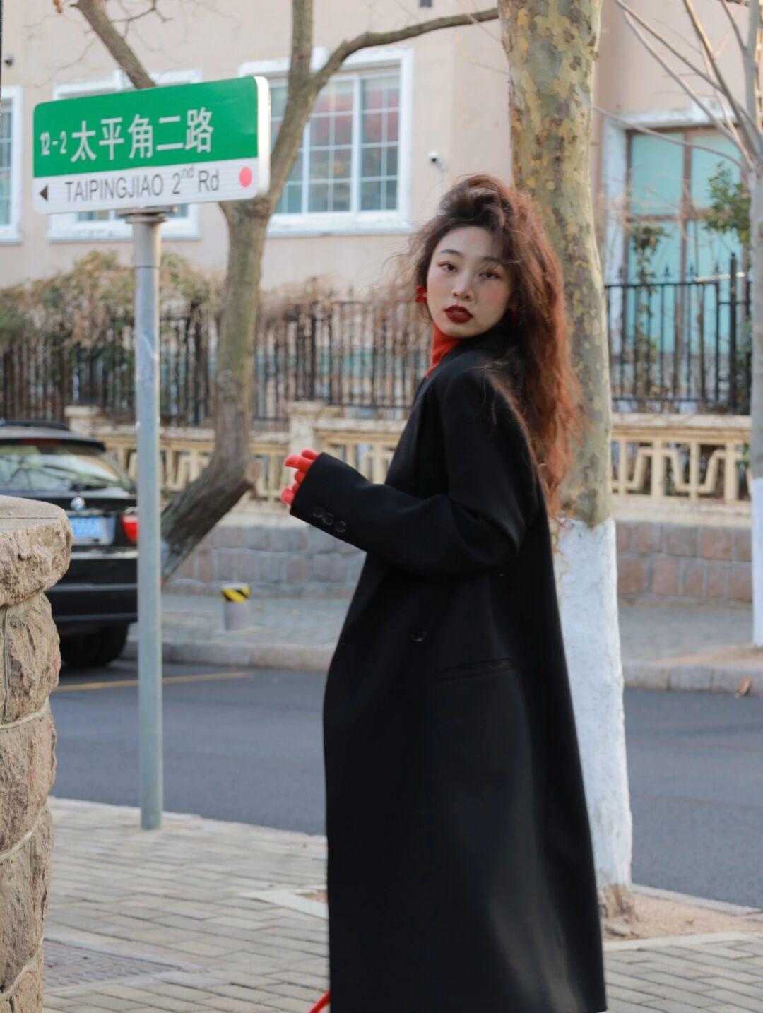 单品|黑红色怎样搭才不落入俗套?试试“内红外黑”,就知道有多牛了