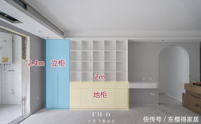 书桌|沙发后面这堵墙有作用了,打满2米9的储物柜,不就有了书柜书桌?