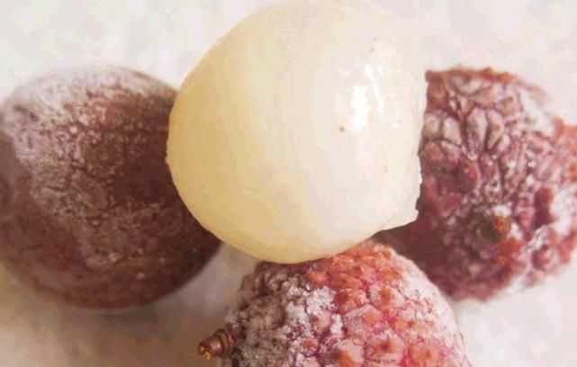 适合冻着吃的4种水果,西瓜味道只算一般,第3种像在吃“奶油雪糕”