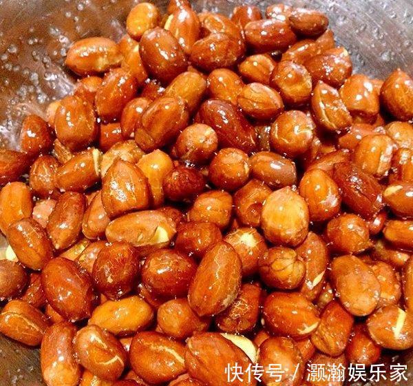 白皮儿|炸花生米,先放油就错了!大厨教你正确做法,香脆美味,不回潮