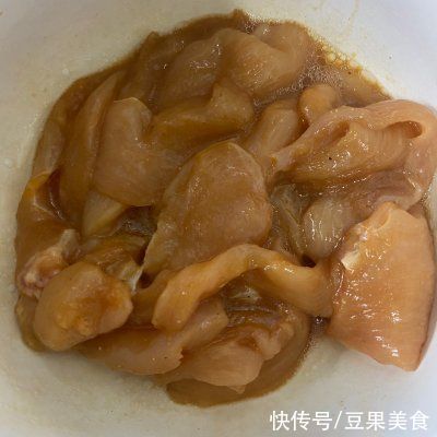 没有人可以逃得过洋葱熘鸡片的美食诱惑