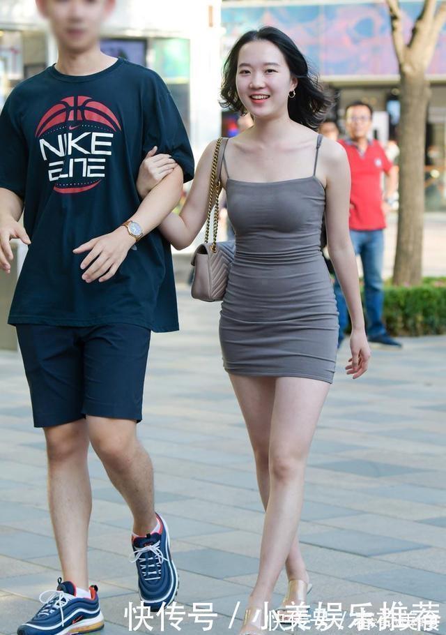 高领衫|连衣裙能遮挡赘肉，彰显身材先天，带来洋气年轻气息