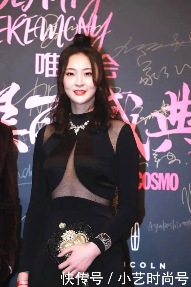 镂空|惠若琪穿黑色礼服好惊艳,镂空风格秀运动身材,化妆后真美