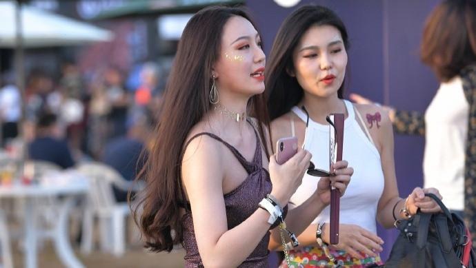 吊带裙|超甜小仙女, 紧身吊带裙穿着太显气质美, 看一眼便心动了