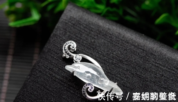 蝴蝶|翡翠雕刻首饰众多，面对动物镶嵌的翡翠首饰，你了解多少呢？