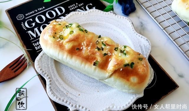 美味面包也能做之有易,简单一卷,撒上料,咸甜有度,早餐的挚爱