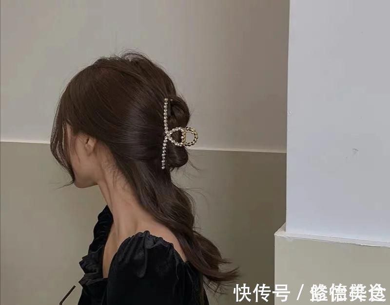 发型|别再披头散发了,今年流行这些“盘发”,优雅精致又时尚