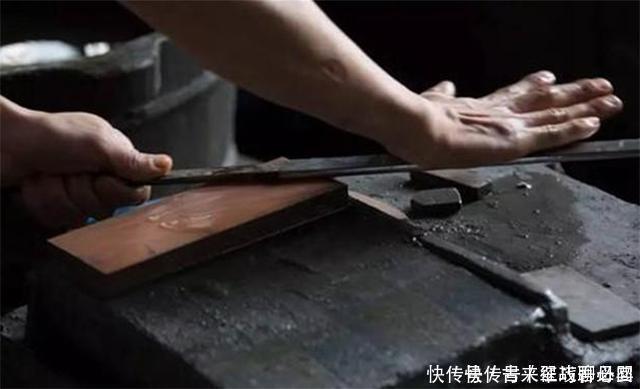 郑国荣|铸剑师郑国荣:第一把剑拍卖两万,第2把陨铁铸造,第3把赠金庸