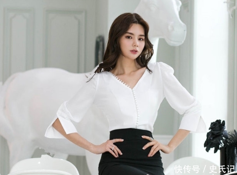 展现|半身裙美女,经典的黑白搭配,轻松展现干练的气质