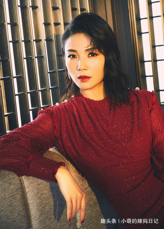 发量|女人过了45岁,烫卷发比留直发更减龄!建议这4款,年轻更显气质