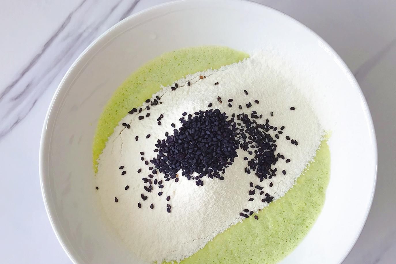 早餐|夏天再热也要吃早餐，手不沾面，筷子一搅，10分钟搞定全家人早餐