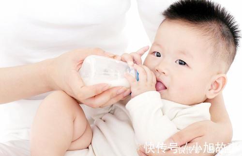 脾胃|有这些信号,说明宝宝吃饱了,妈妈别硬喂,当心伤到宝宝脾胃