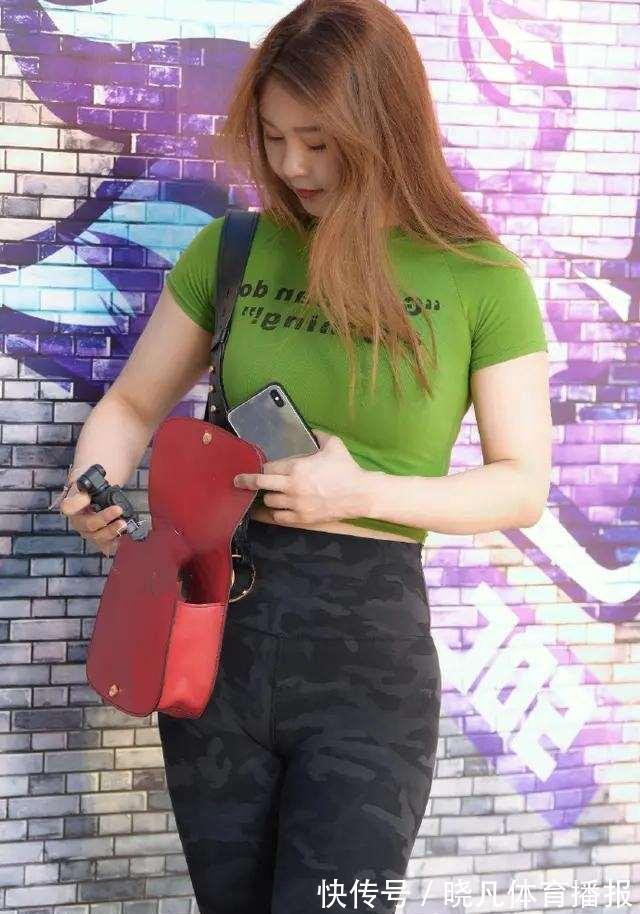 打底裤 “麻杆腿”的打底裤美女,遮肉显瘦两不误,“腿短”问题显露无疑