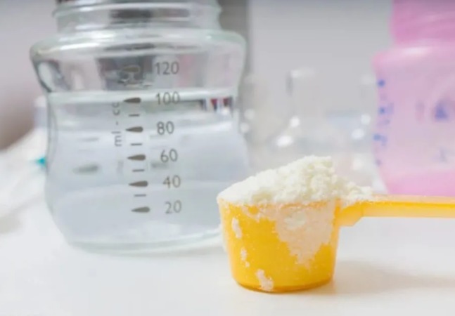 家长|家长冲奶粉的方式错了,相当于给娃喝“微塑料”,你是否做过