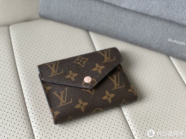 奔驰|90后打工人EDC,20+凭什么开奔驰