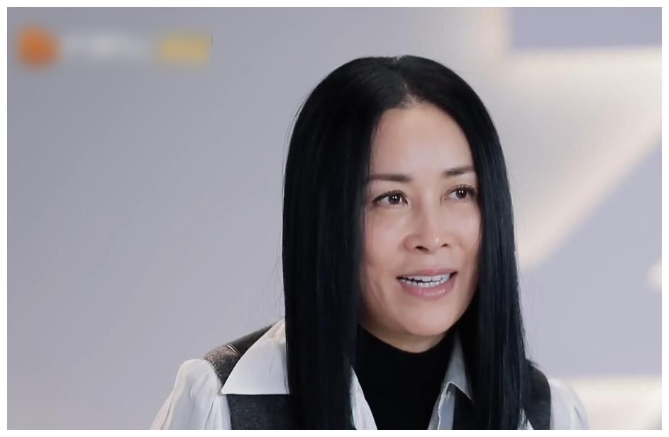 《乘风破浪的姐姐2》开播,那英各种神操作,引起网友热议