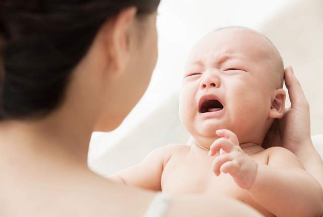 喂奶|0~6个月宝宝喂养指南娃到底吃没吃饱,宝妈看这三个指标就够了