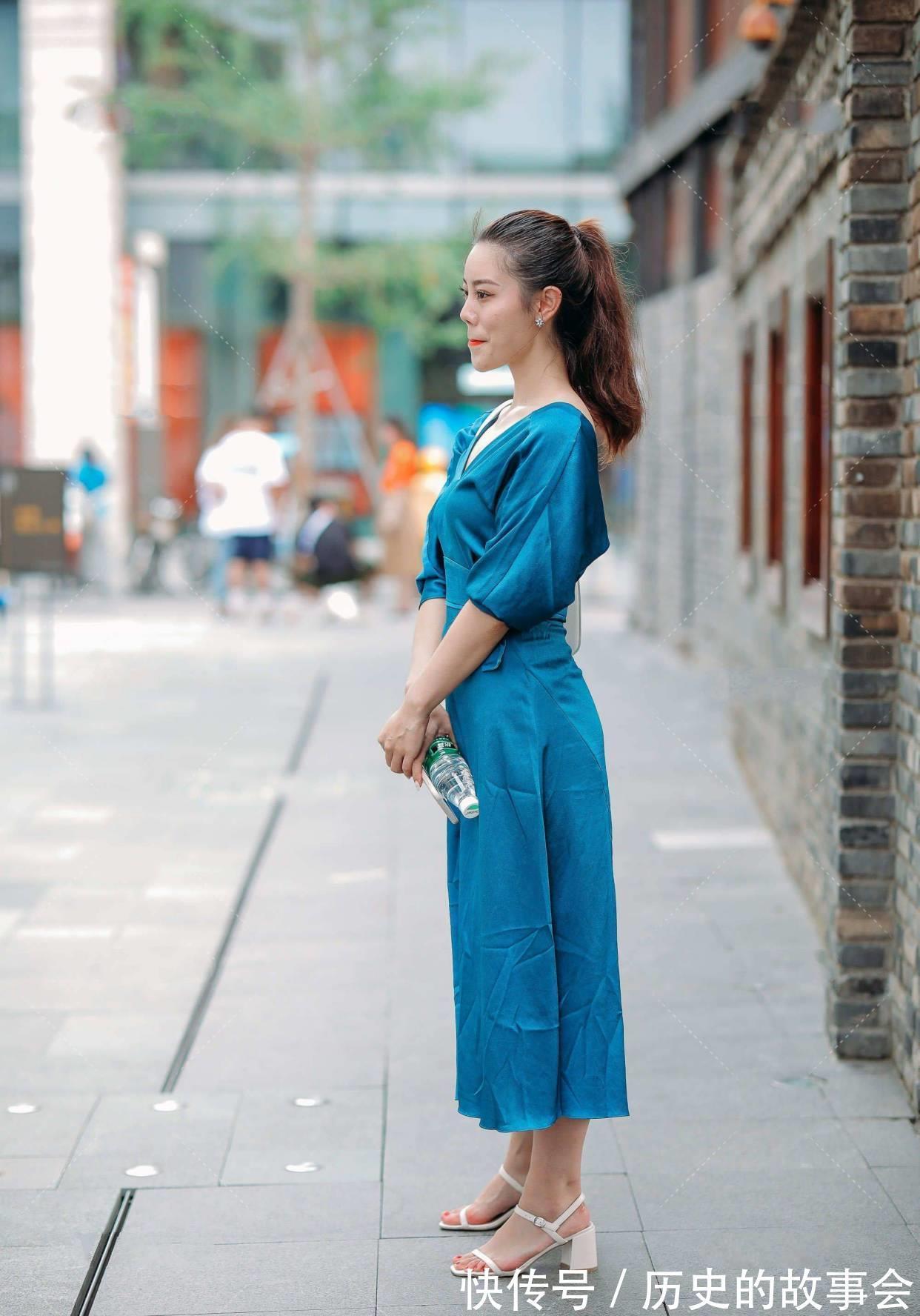 连衣裙 蓝色各异搭配出来,气质风格大不相同,选款与您共享蓝色衣服