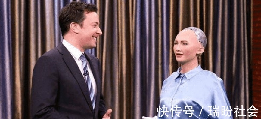 文学作品|当年,扬言要摧毁人类机器人索菲亚,今现状如何已获得公民身份