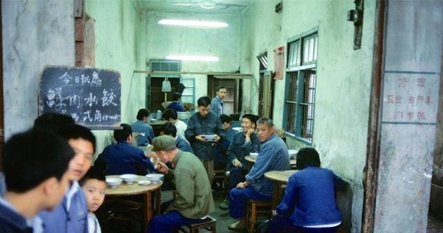 老照片,七八十年代的国营饭店,带你追寻老一辈的美食记忆