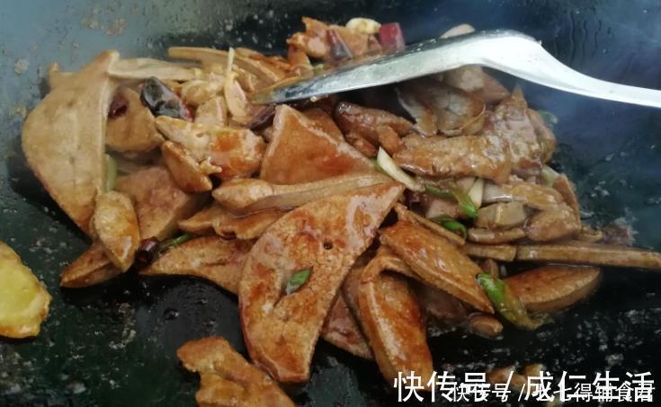 猪肝只用水洗相当于吃毒素，教您一招，猪肝洗得干净，吃着放心