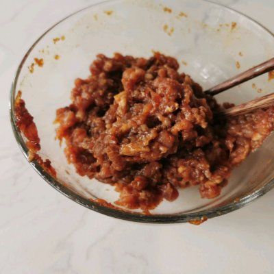 月饼|#鲜到鲜得,月满中秋,沉鱼落宴#辣白菜鲜肉月饼