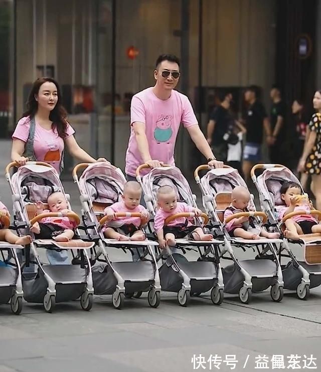 小两口|小两口带6个娃逛街“横行霸道”,路人回头率100%,网友:真能生