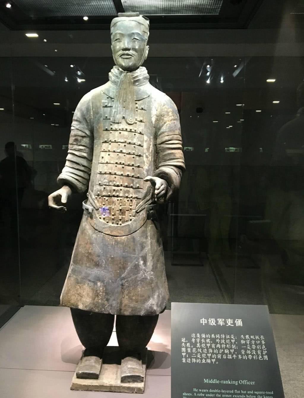 羽毛|为何秦朝将军俑头顶的冠上,要插两片羽毛,因羽毛背后藏着大秘密