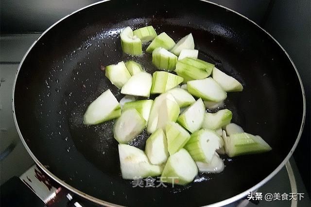 吃了30年丝瓜，这种做法最营养！只要5分钟，鲜味十足可口下饭