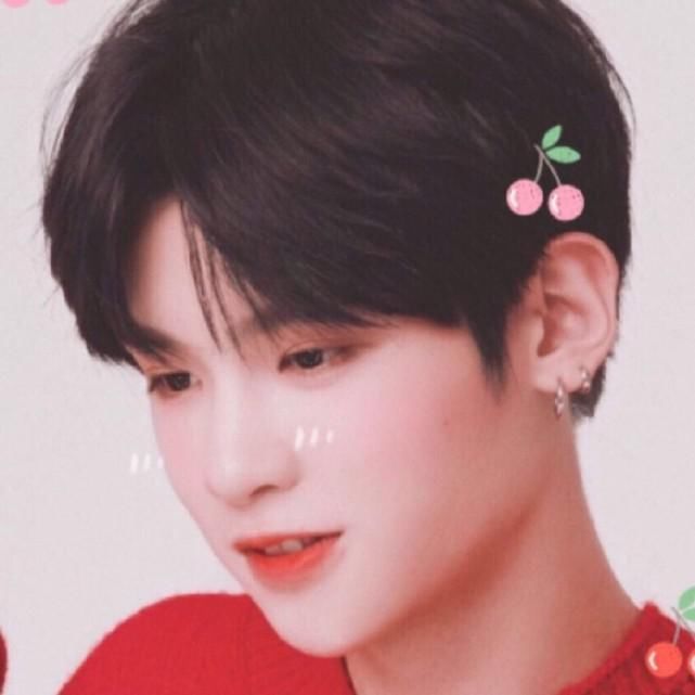 赖冠霖归国后成糊咖同是南韩归国艺人,黄明昊朱正廷凭啥大火