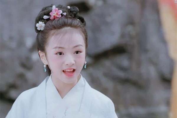 宝玉#林黛玉和薛宝钗都是糊涂人,《红楼梦》里的人间清醒:竟是一个村姑?