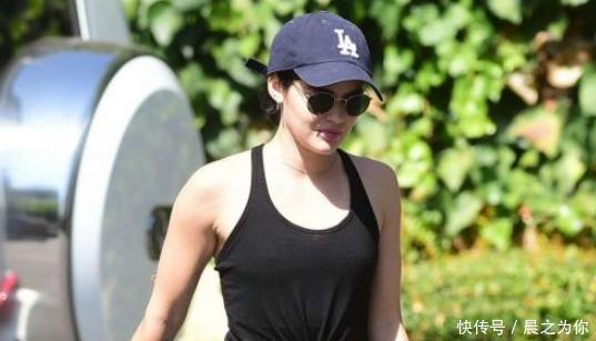 身材|健身成瘾果然不一样，运动背心配瑜伽裤，网友：身材太完美了