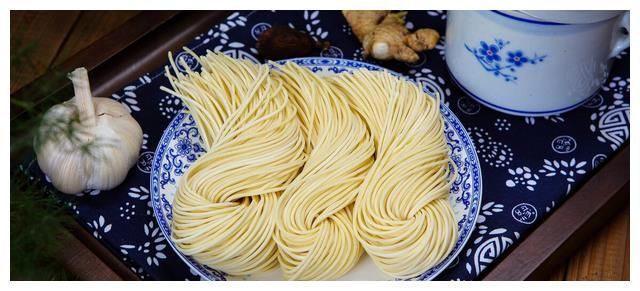 中老年人|高血脂是因为面条吃多了？专家提醒：若想血脂平稳，少吃“3素”