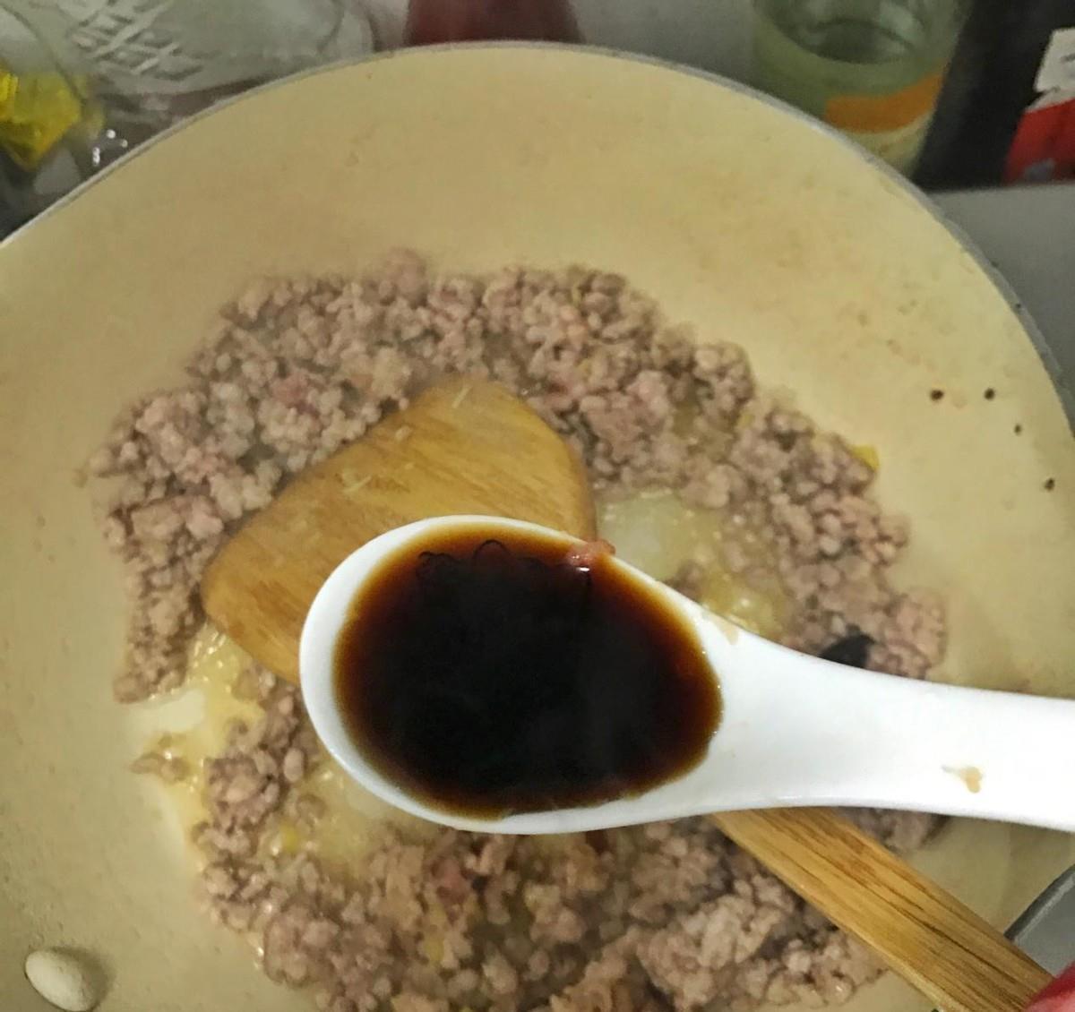 小米辣|黄瓜别再凉拌了，学会了这道黄瓜炒肉馅，简单味道好