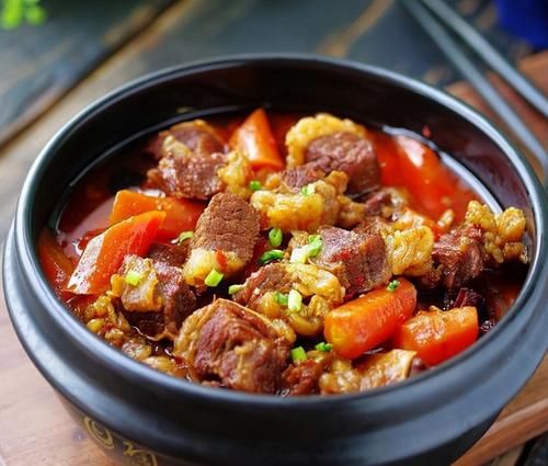 做法|这才是萝卜炖牛腩的家常做法，口感劲道，肉质鲜嫩，汤汁浓郁下饭