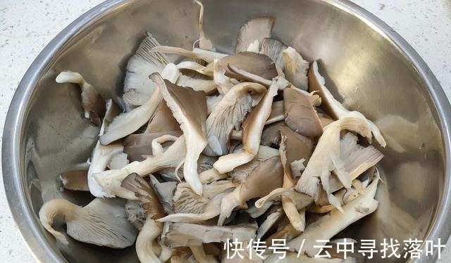 干炸蘑菇|餐馆里“很脏”的一道菜，不少人常会点，厨师下馆子却从不吃！