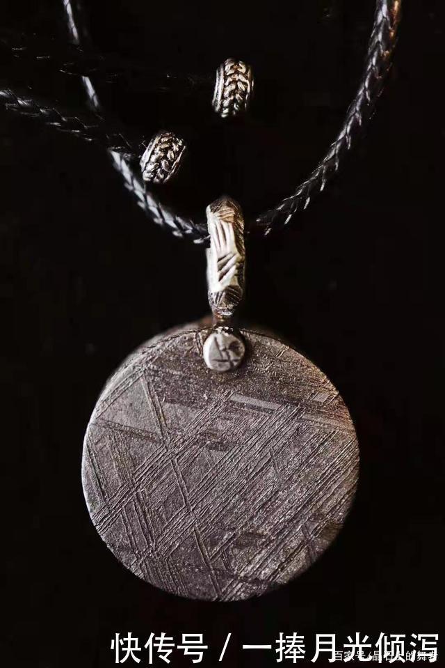 把珠宝做成心脏的样子,分享一些充满创意元素的珠宝