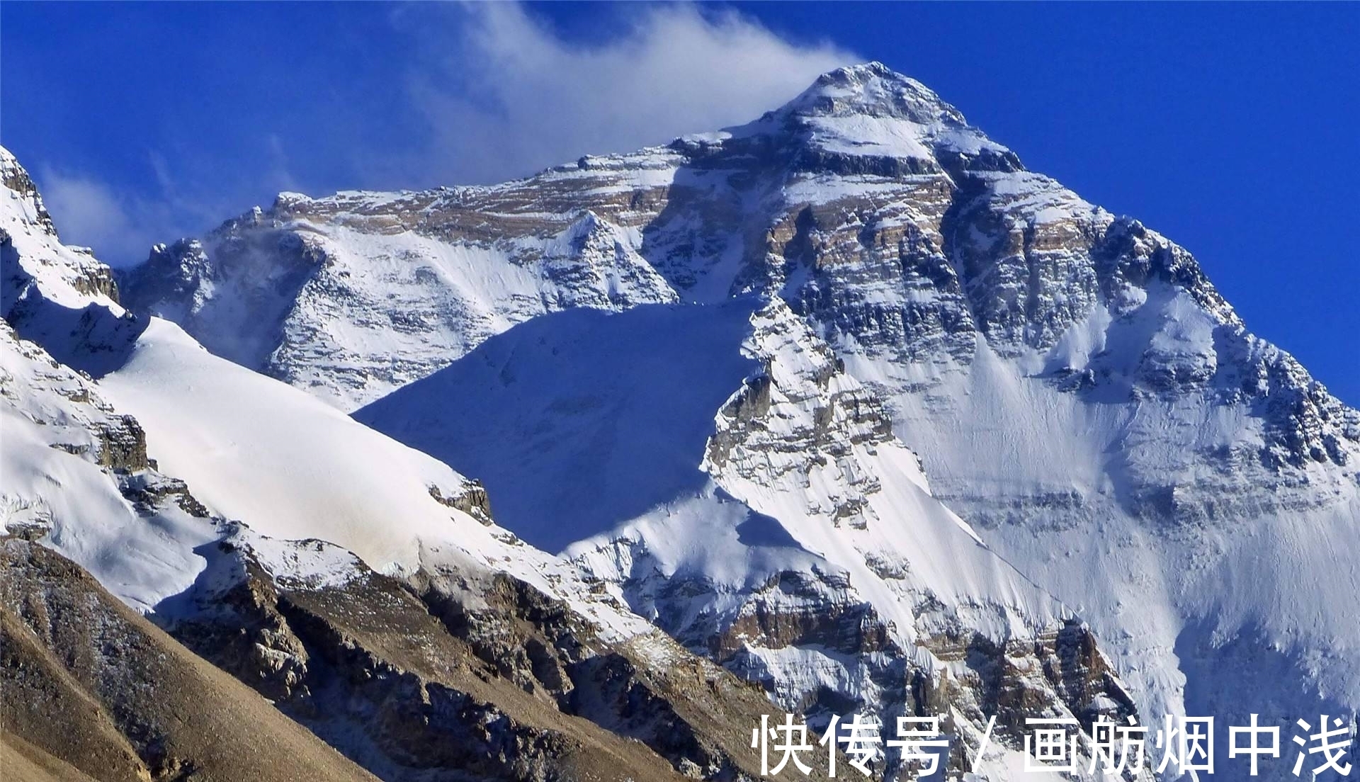 珠穆朗玛峰|为何攀登珠穆朗玛峰时，看到人摔倒却不能搀扶？原因残酷又现实