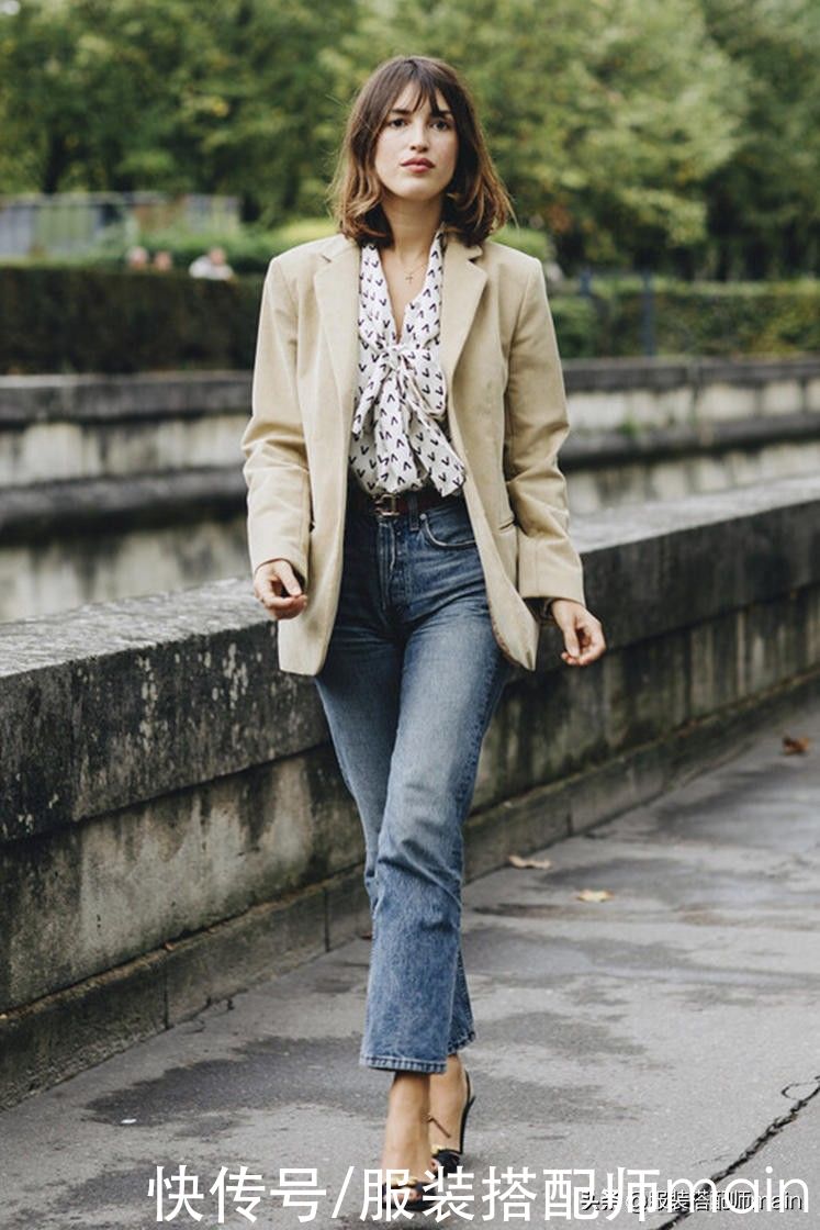 为什么说初春不能没有直筒牛仔裤？原来选对了，真的显高显瘦