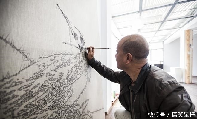 小学生!他画一只鸟卖82万,网友:画得像小学生,专家:重点看眼睛