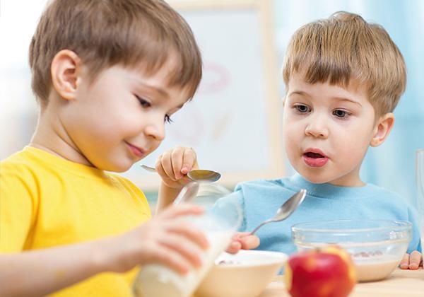 坑娃|不想坑娃 这几种食物就别再给孩子吃了 不仅没营养还有坏处!